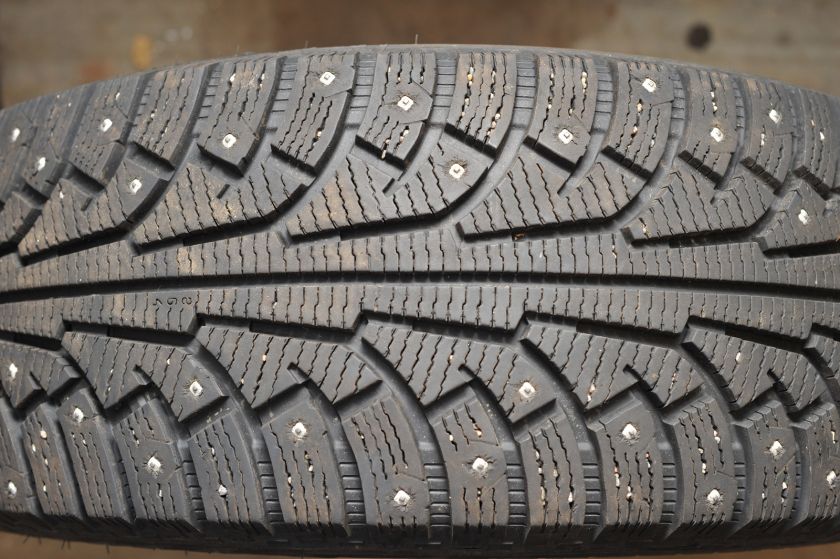   Grand Cherokee Studded Snow Tires 265/60R18 3000 Miles  