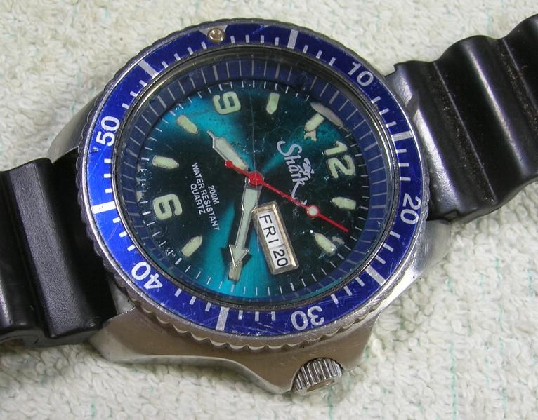 El RELOJ VINTAGE el an o 80 de BUCEADOR de TIBURÓN 200M ATORNILLÓ EL 