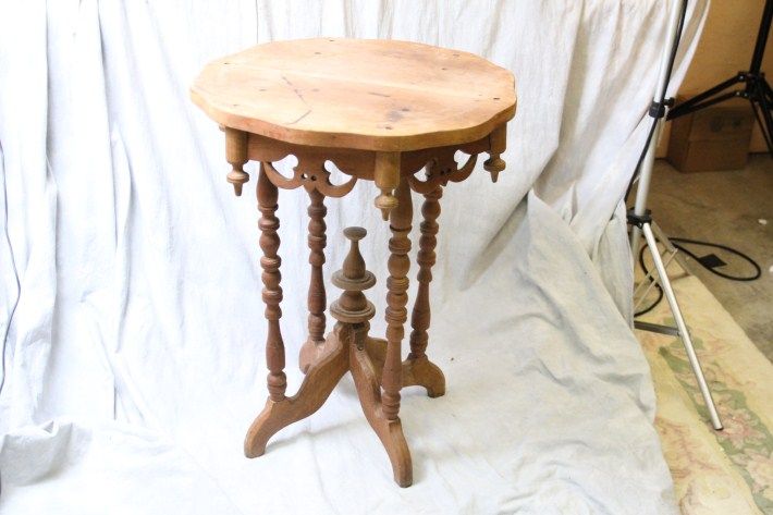 L633 ANTIQUE AMERICAN 19th CENTURY VICTORIAN ORNATE OCCASIONAL TABLE 