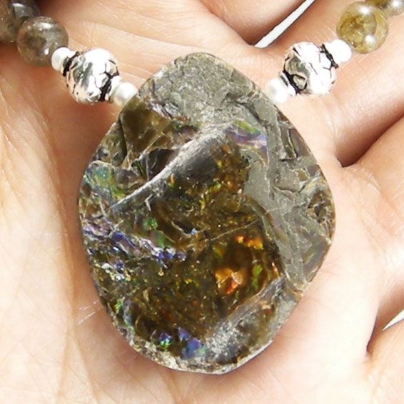 FLASHY FIRES RARE AMMOLITE PENDANT LABRADORITE NECKLACE  