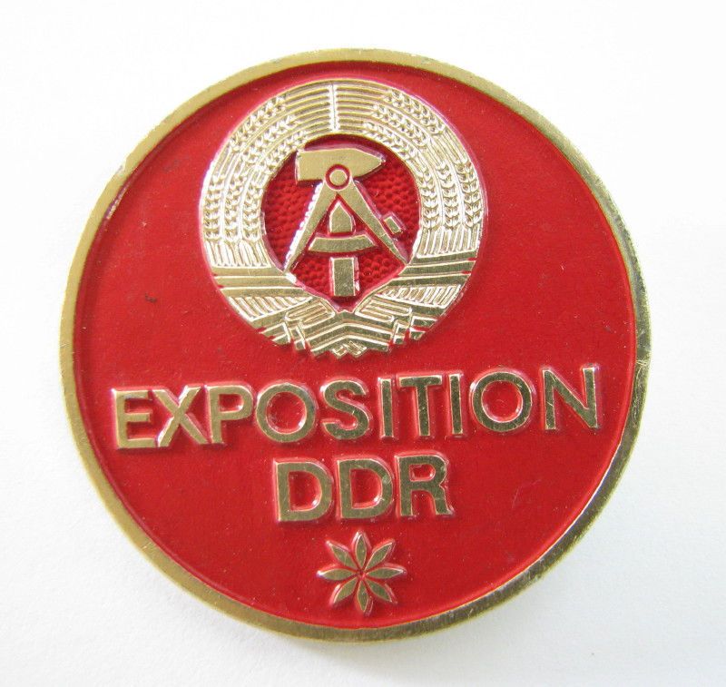 VINTAGE FLAG EAST GERMAN DDR EXPOSITION PIN BADGE  