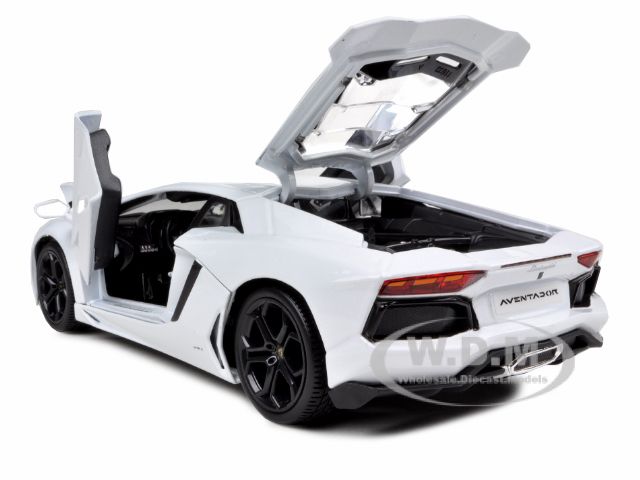 LAMBORGHINI AVENTADOR LP700 4 WHITE 1/18 DIECAST MODEL  