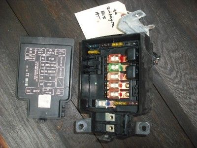 94 95 ACURA INTEGRA AUTOMATIC FUSE BOX UNDER HOOD  