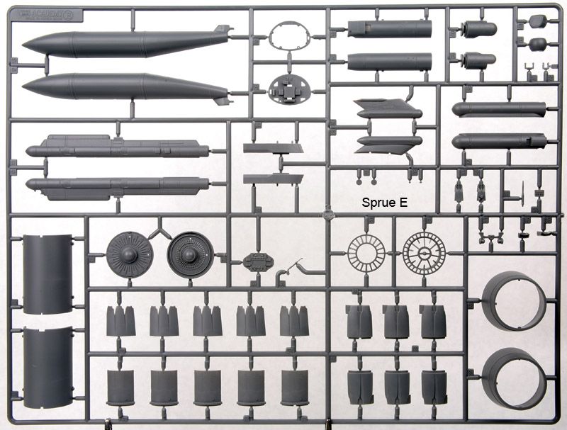   New Academy aircraft 1/32 scale model kit F 16I Sufa 12105  