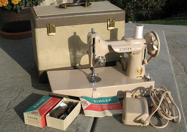 Antique Rare Beige Brown Singer Featherweight 221J Sewing Machine 