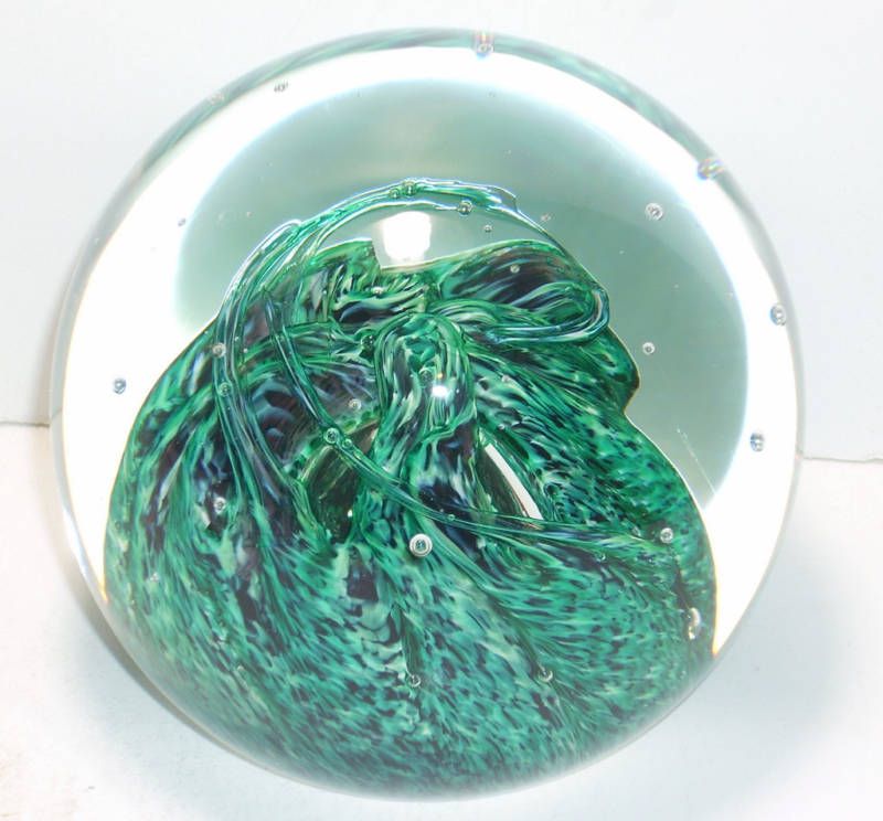 Pretty Caithness Seaform Studio Art Glass Paperweight  