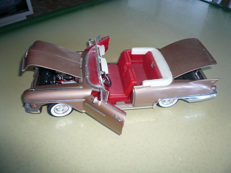 1958 Cadillac Eldorado Convertible Road Signature 1/18  