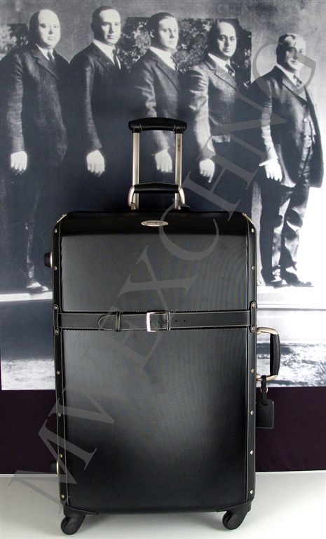   confused with Samsonite Black Label Vintage Hardside Spinner Upright