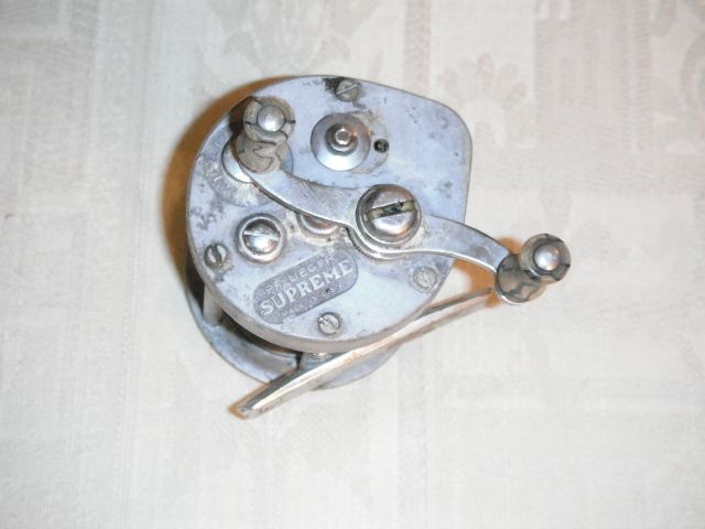 VINTAGE ANTIQUE CORK PFLUEGER SUPREME FISHING REEL MADE IN USA  