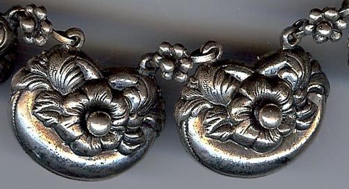 MAURICE HOLLYWOOD VINTAGE ORNATE SILVER FLOWERS NECKLACE  