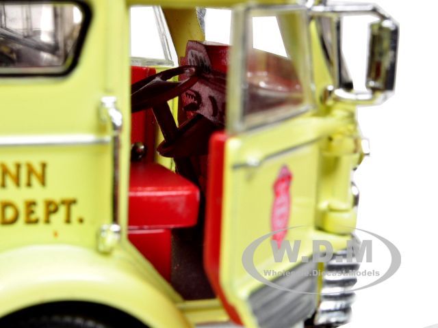 1960 MACK C FIRE ENGINE RESCUE BOX YELLOW 1/50 BY SIGNATURE MODELS 