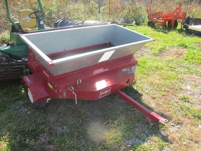 TORO 2300 5 TOP DRESSER PULL BEHIND, VERY NICE  