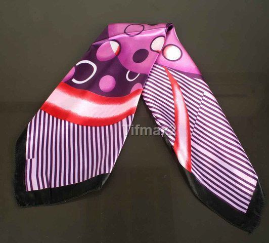 to auction of classic and beautiful scarf fashion accessory for ladies 