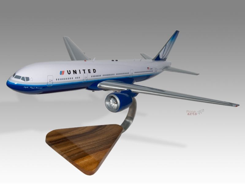 Boeing 777   200 United Airlines Desktop Airplane Model  