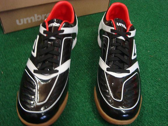 UMBRO SALE   Umbro Stealth Cup   Indoor Soccer  8 US  