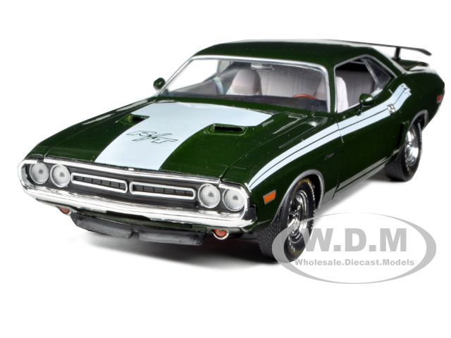 1971 DODGE CHALLENGER R/T 383 GREEN 1/24 DIECAST CAR M2 MACHINES 40200 