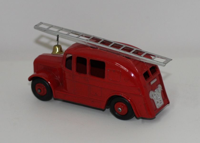 DINKY TOYS 250 FIRE ENGINE WITH LADDER EXCEPTIONAL  