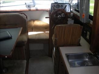 1985 Carver Santa Cruz 2667 28ft Cabin Cruiser with flybridge Motor 